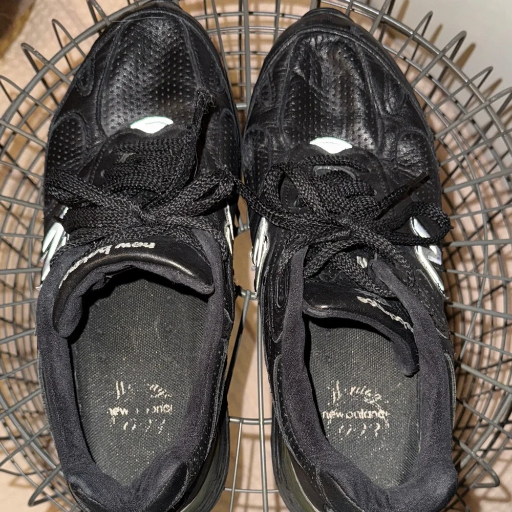 New Balance 993 Black Sneakers with White Accents - Picture 4 of 6